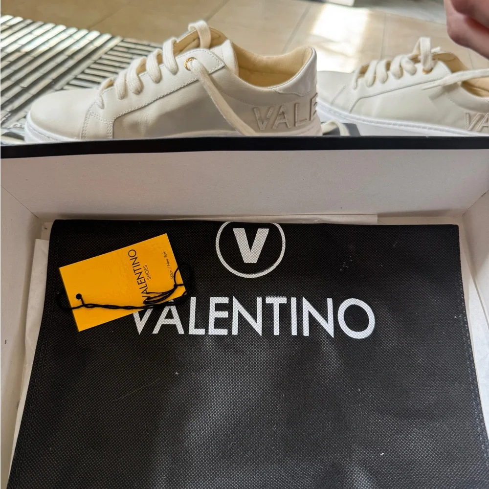 Valentino brand new size 9 ALICE LEATHER
CREAM never worn got wrong size - Picture 7 of 8